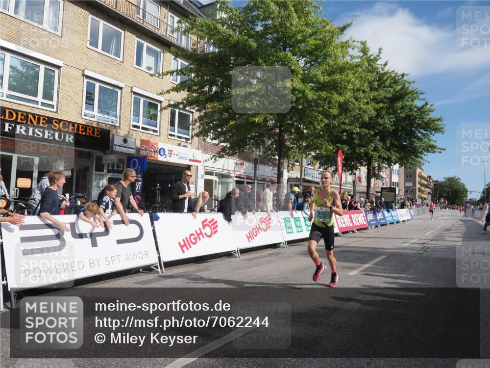 15.09.2024 - PSD Bank Halbmarathon Miley Keyser http://msf.ph/oto/7062244 15.09.2024 11:08:22 Ziel 474, 475, 477, 491, 493, 562, 1076 meine-sportfotos.de