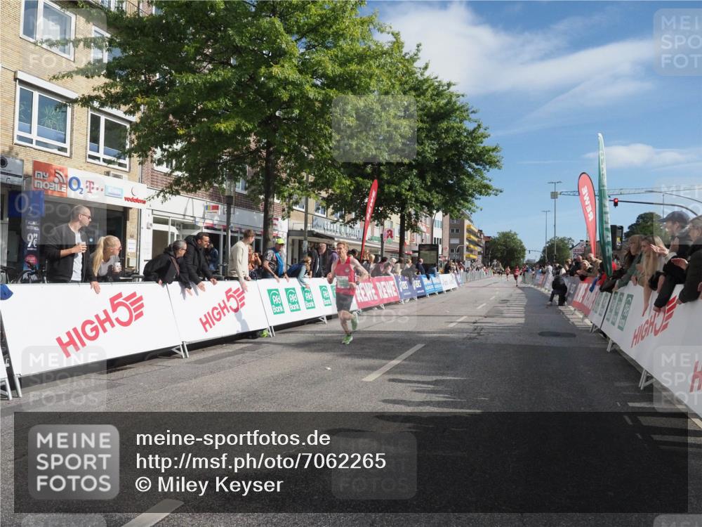 15.09.2024 - PSD Bank Halbmarathon Miley Keyser http://msf.ph/oto/7062265 15.09.2024 11:08:27 Ziel 474, 475, 477, 487, 493, 562, 1076 meine-sportfotos.de