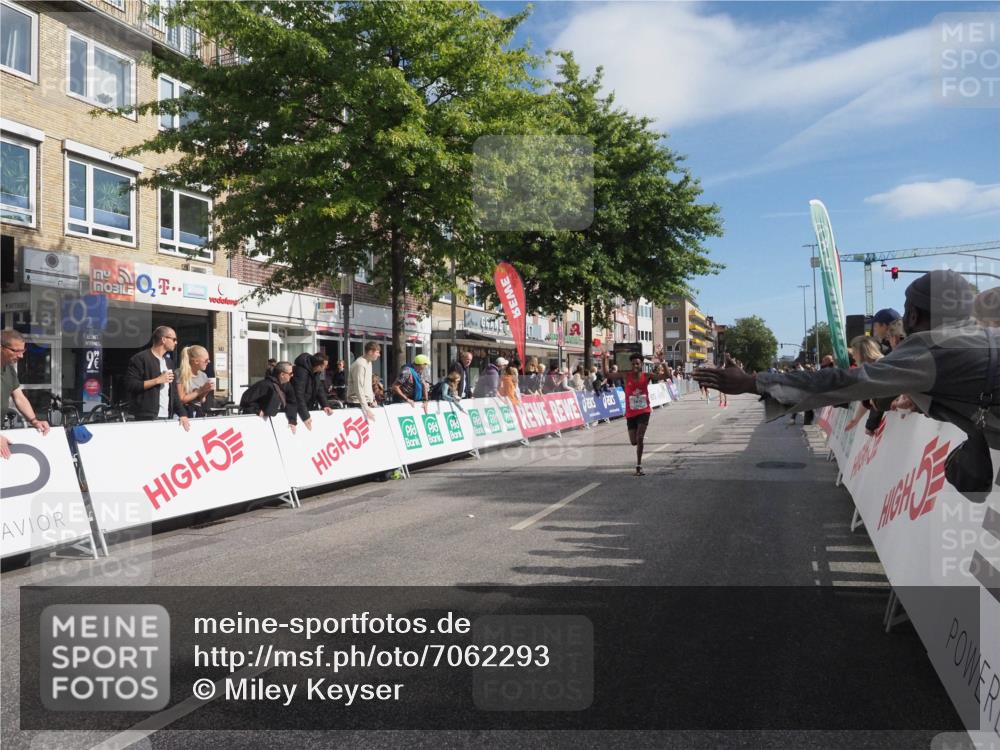 15.09.2024 - PSD Bank Halbmarathon Miley Keyser http://msf.ph/oto/7062293 15.09.2024 11:08:33 Ziel 477, 487, 493, 562, 807, 1076 meine-sportfotos.de