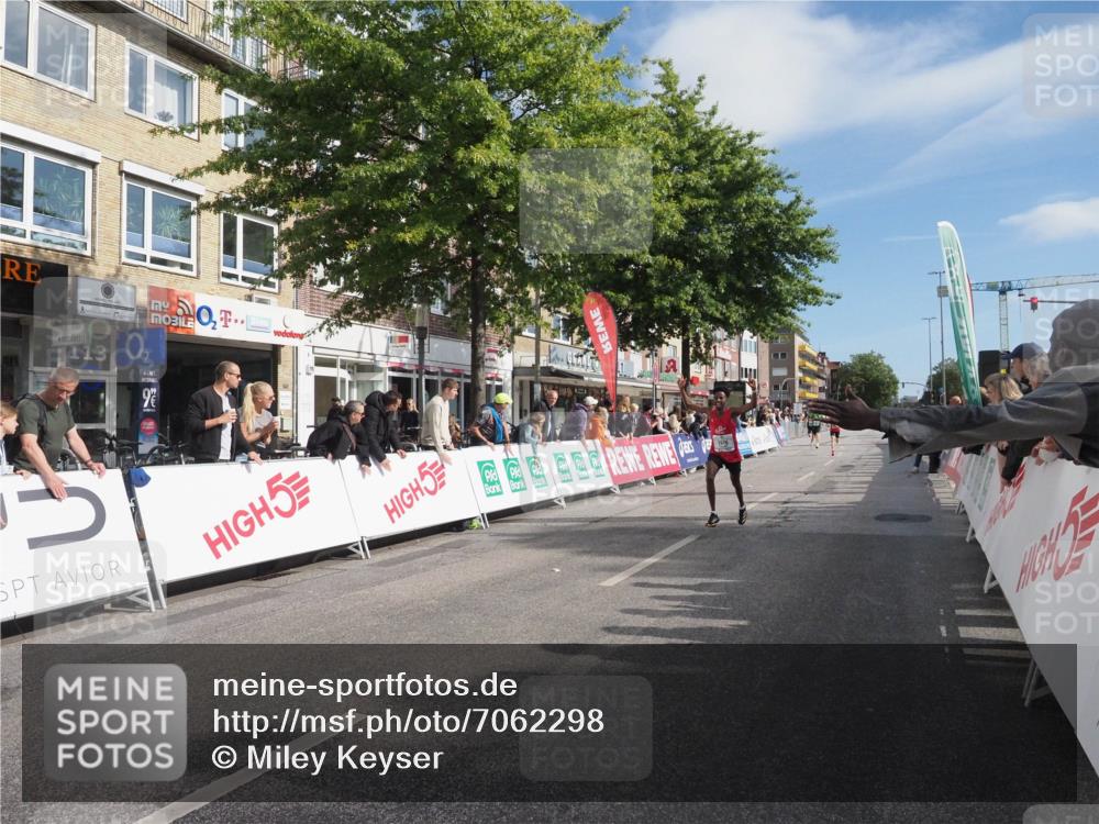 15.09.2024 - PSD Bank Halbmarathon Miley Keyser http://msf.ph/oto/7062298 15.09.2024 11:08:33 Ziel 477, 487, 493, 562, 807, 1076 meine-sportfotos.de