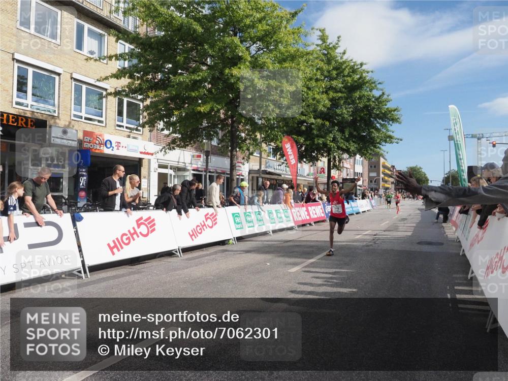 15.09.2024 - PSD Bank Halbmarathon Miley Keyser http://msf.ph/oto/7062301 15.09.2024 11:08:33 Ziel 477, 487, 493, 562, 807, 1076 meine-sportfotos.de
