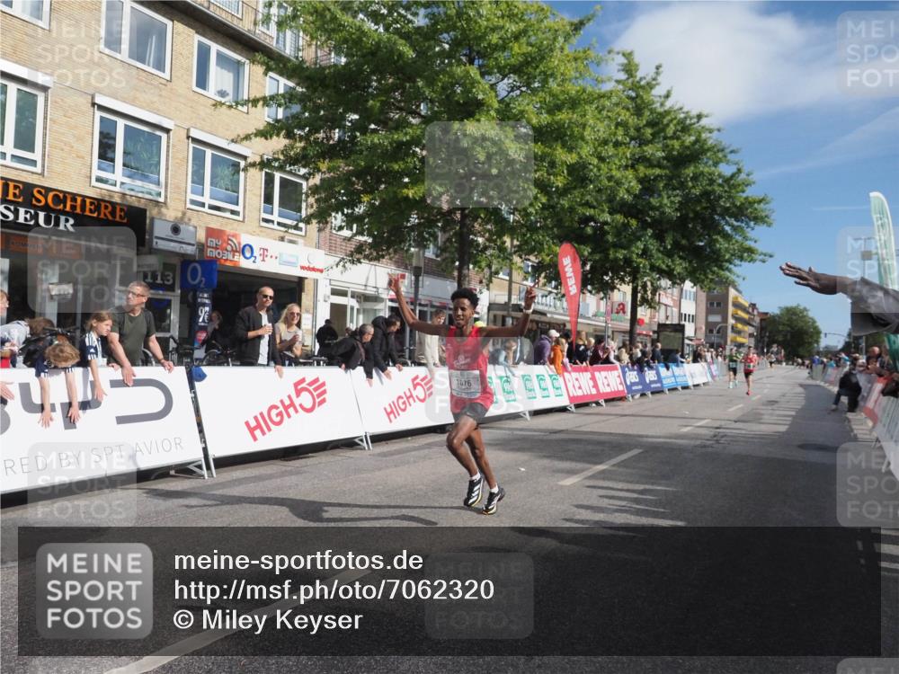 15.09.2024 - PSD Bank Halbmarathon Miley Keyser http://msf.ph/oto/7062320 15.09.2024 11:08:34 Ziel 477, 487, 493, 562, 807, 1076 meine-sportfotos.de