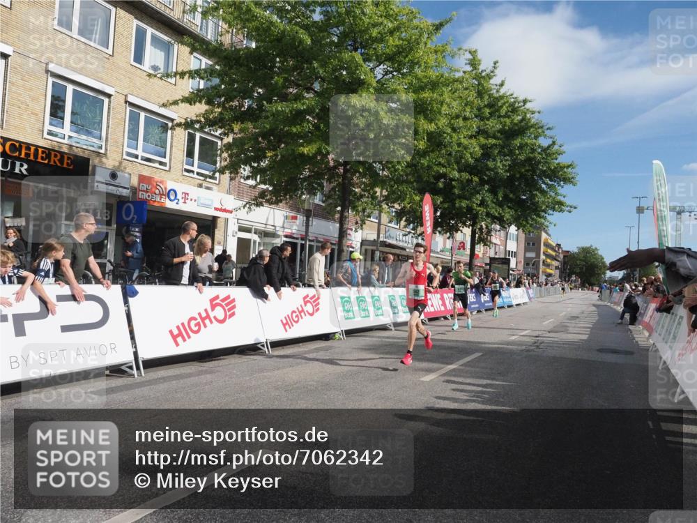 15.09.2024 - PSD Bank Halbmarathon Miley Keyser http://msf.ph/oto/7062342 15.09.2024 11:08:37 Ziel 477, 487, 562, 807, 1076 meine-sportfotos.de