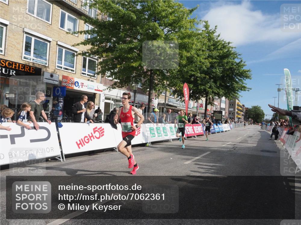 15.09.2024 - PSD Bank Halbmarathon Miley Keyser http://msf.ph/oto/7062361 15.09.2024 11:08:37 Ziel 477, 487, 562, 807, 1076 meine-sportfotos.de