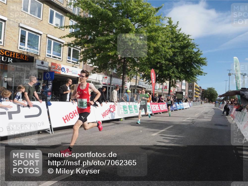 15.09.2024 - PSD Bank Halbmarathon Miley Keyser http://msf.ph/oto/7062365 15.09.2024 11:08:38 Ziel 477, 487, 562, 807, 1076 meine-sportfotos.de