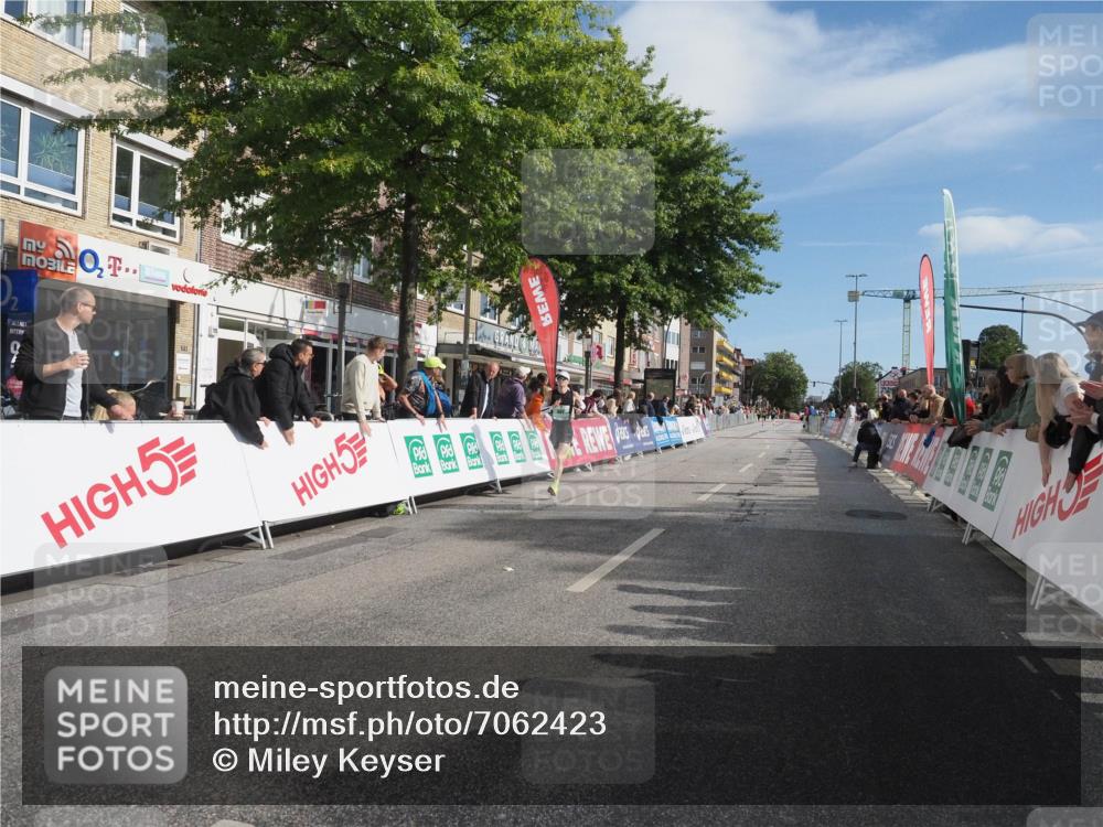 15.09.2024 - PSD Bank Halbmarathon Miley Keyser http://msf.ph/oto/7062423 15.09.2024 11:08:45 Ziel 487, 496, 525, 807 meine-sportfotos.de
