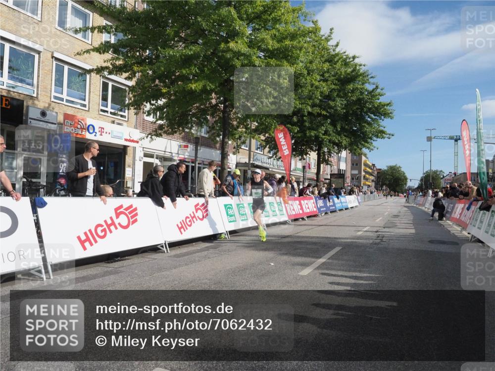 15.09.2024 - PSD Bank Halbmarathon Miley Keyser http://msf.ph/oto/7062432 15.09.2024 11:08:45 Ziel 487, 496, 525, 807 meine-sportfotos.de