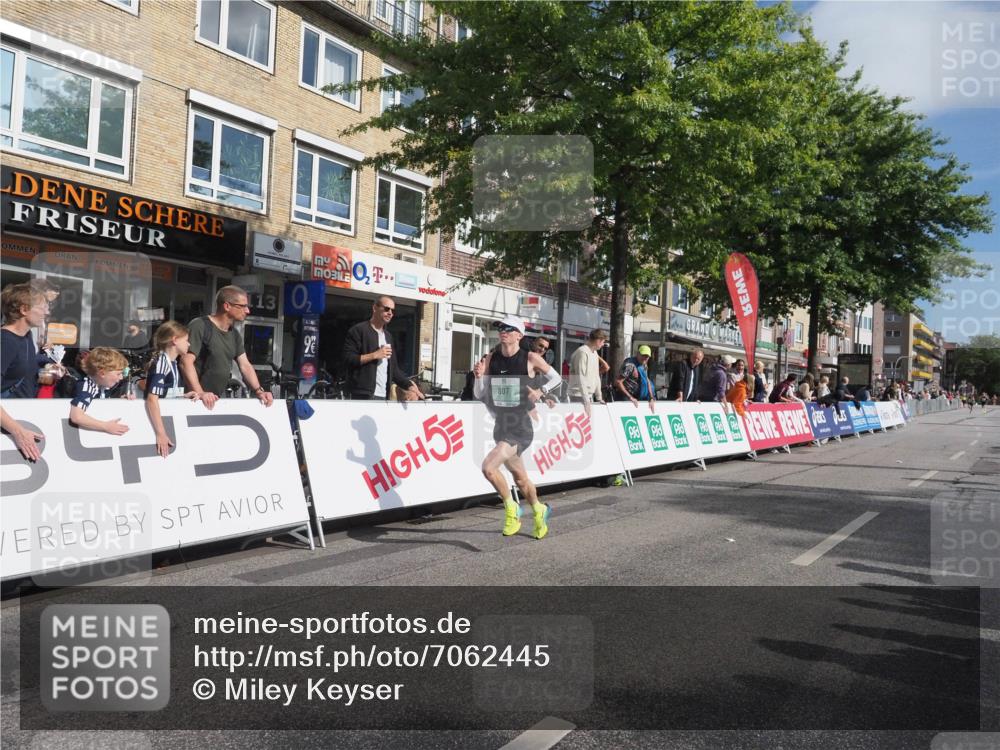 15.09.2024 - PSD Bank Halbmarathon Miley Keyser http://msf.ph/oto/7062445 15.09.2024 11:08:46 Ziel 496, 525, 807 meine-sportfotos.de