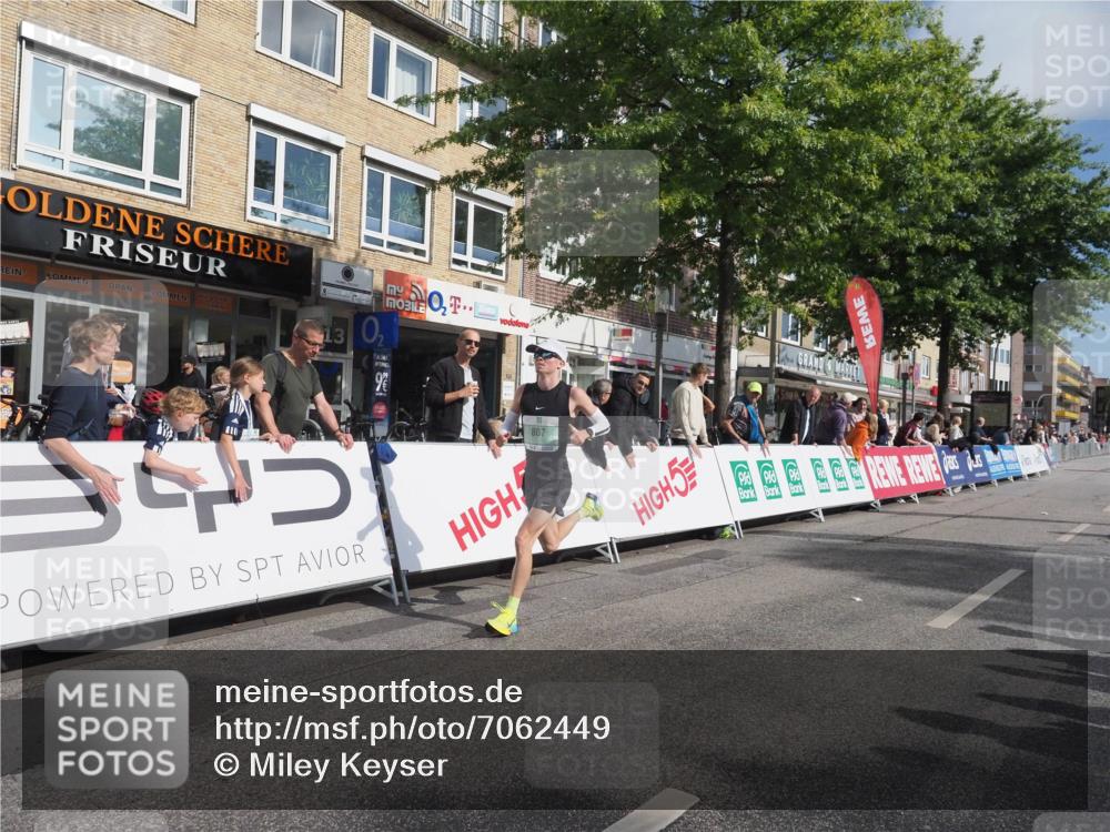 15.09.2024 - PSD Bank Halbmarathon Miley Keyser http://msf.ph/oto/7062449 15.09.2024 11:08:46 Ziel 496, 525, 807 meine-sportfotos.de