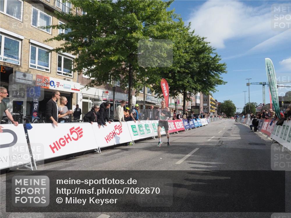 15.09.2024 - PSD Bank Halbmarathon Miley Keyser http://msf.ph/oto/7062670 15.09.2024 11:09:17 Ziel 402, 499, 529 meine-sportfotos.de