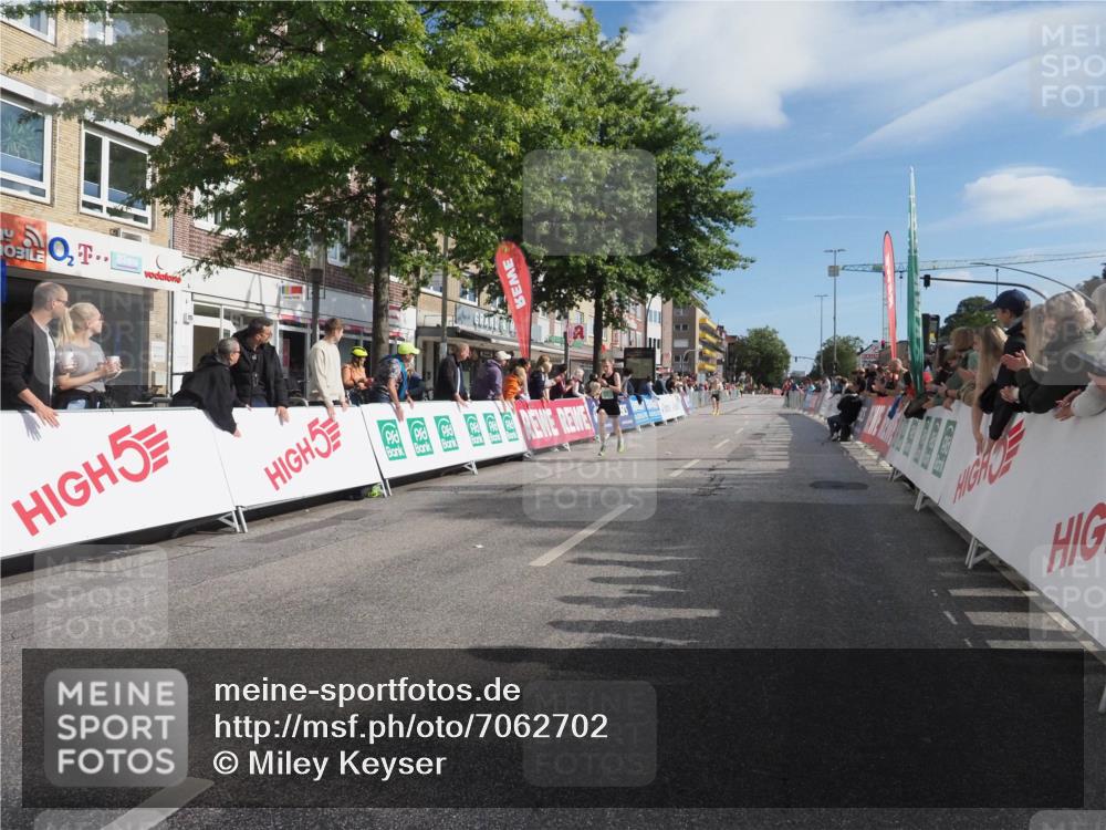 15.09.2024 - PSD Bank Halbmarathon Miley Keyser http://msf.ph/oto/7062702 15.09.2024 11:09:30 Ziel 402, 505 meine-sportfotos.de