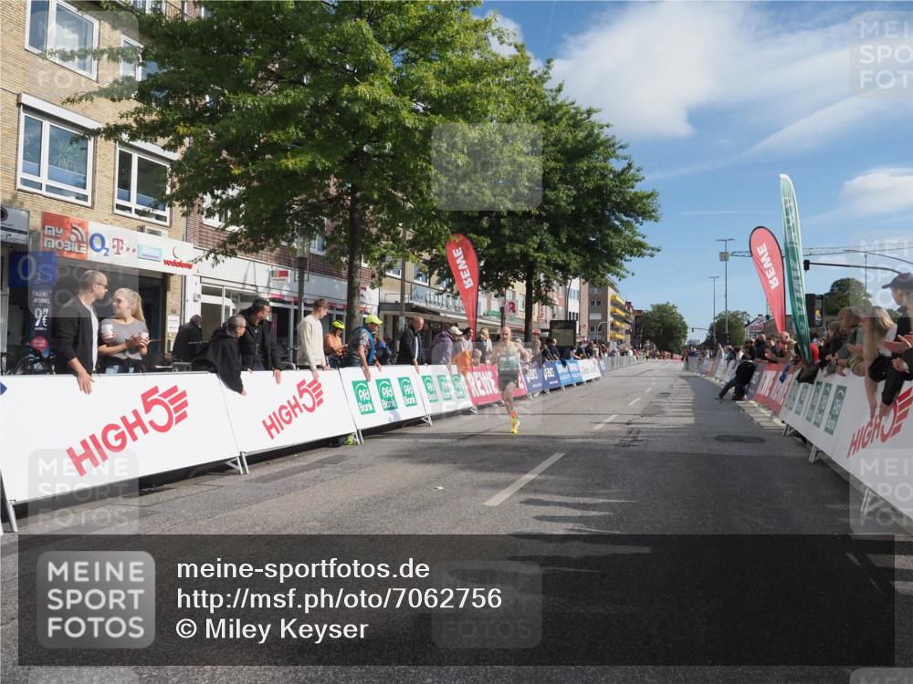 15.09.2024 - PSD Bank Halbmarathon Miley Keyser http://msf.ph/oto/7062756 15.09.2024 11:09:35 Ziel 402, 504, 505 meine-sportfotos.de