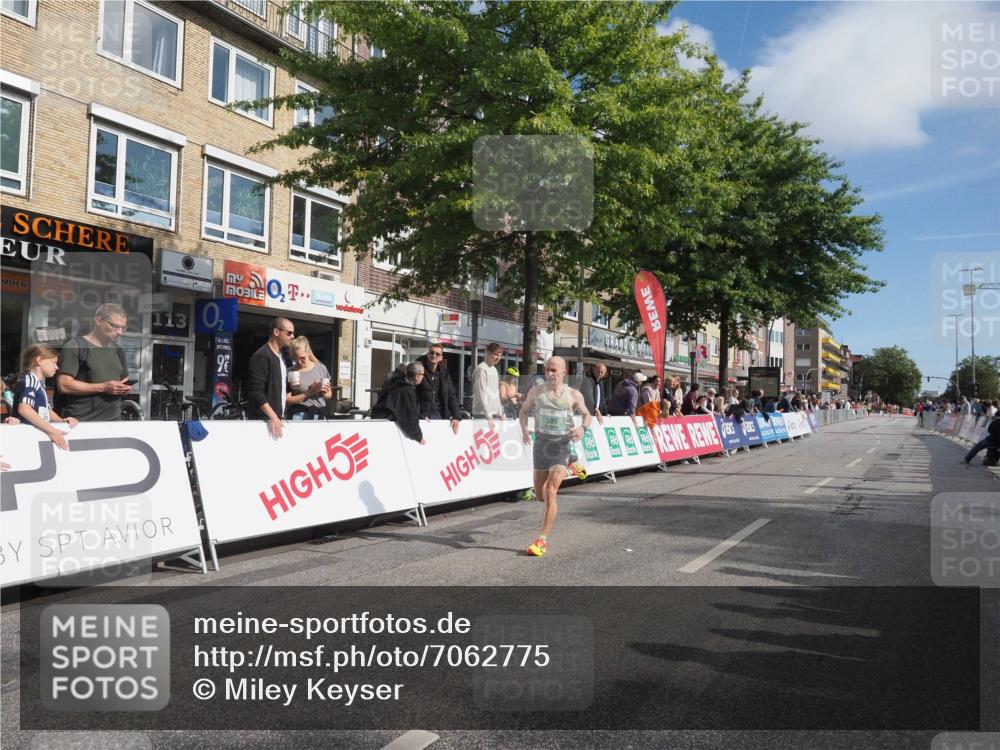 15.09.2024 - PSD Bank Halbmarathon Miley Keyser http://msf.ph/oto/7062775 15.09.2024 11:09:35 Ziel 402, 504, 505 meine-sportfotos.de