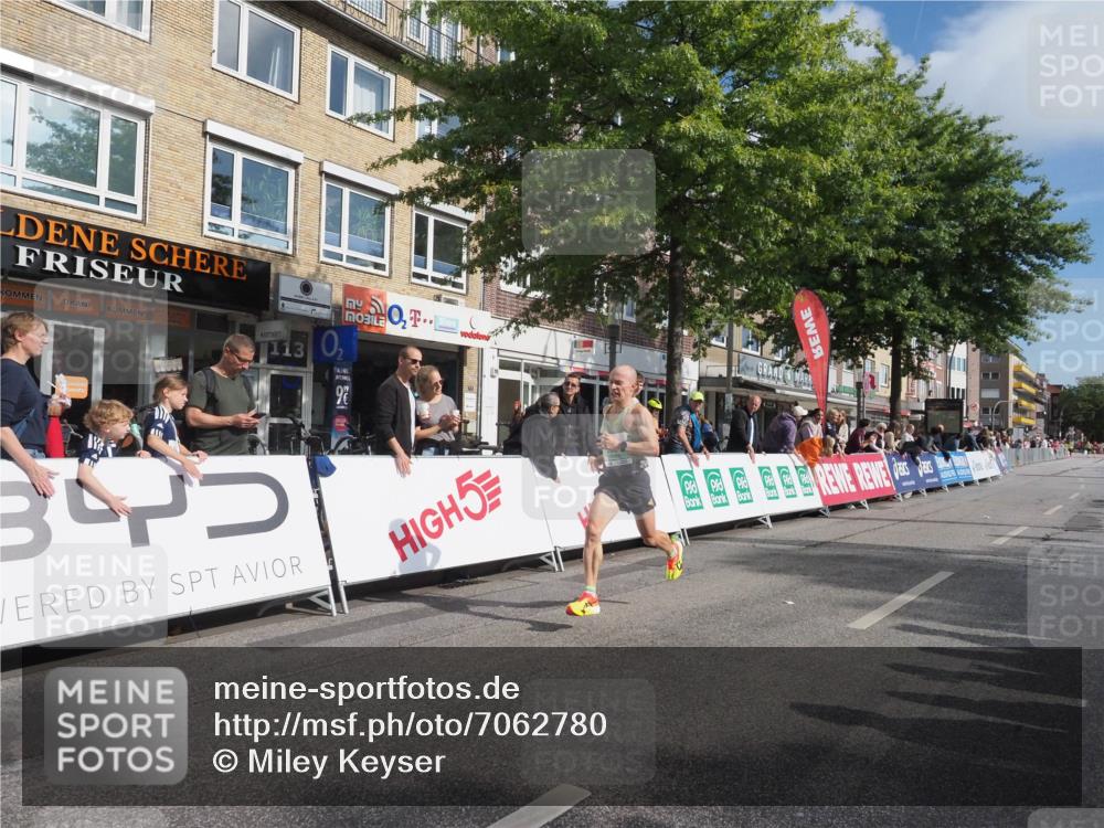 15.09.2024 - PSD Bank Halbmarathon Miley Keyser http://msf.ph/oto/7062780 15.09.2024 11:09:36 Ziel 402, 504, 505 meine-sportfotos.de