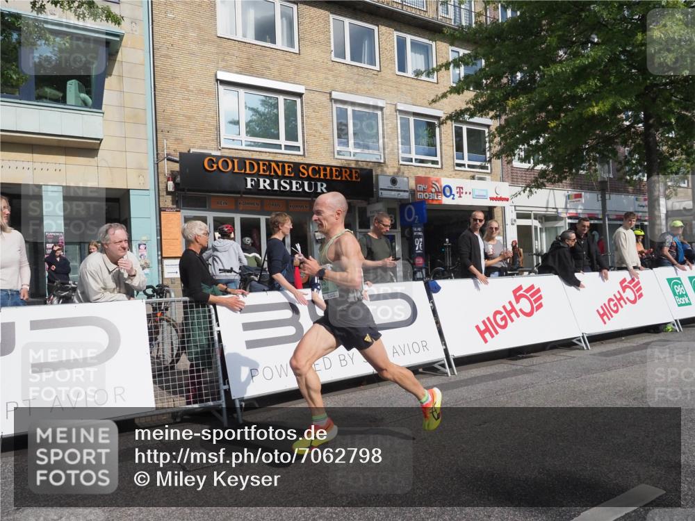 15.09.2024 - PSD Bank Halbmarathon Miley Keyser http://msf.ph/oto/7062798 15.09.2024 11:09:36 Ziel 402, 504, 505 meine-sportfotos.de