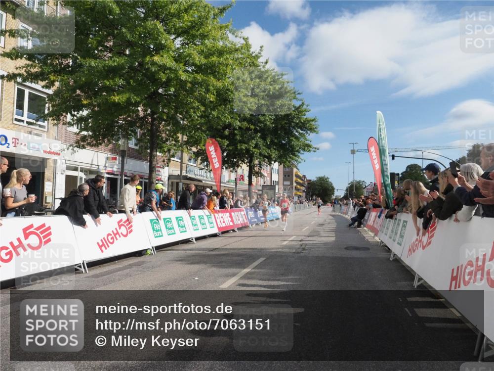 15.09.2024 - PSD Bank Halbmarathon Miley Keyser http://msf.ph/oto/7063151 15.09.2024 11:10:31 Ziel 404, 512, 520, 840 meine-sportfotos.de