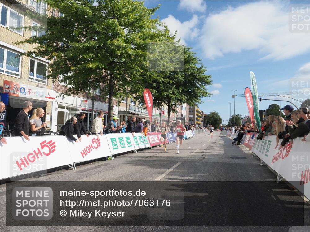 15.09.2024 - PSD Bank Halbmarathon Miley Keyser http://msf.ph/oto/7063176 15.09.2024 11:10:32 Ziel 404, 512, 520, 840 meine-sportfotos.de