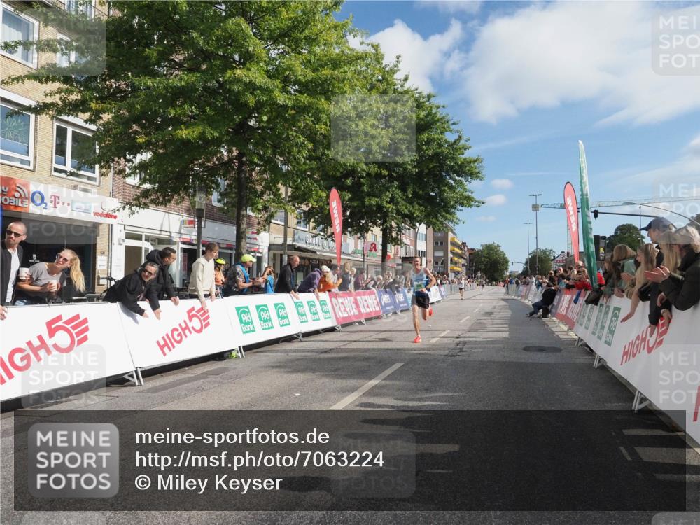 15.09.2024 - PSD Bank Halbmarathon Miley Keyser http://msf.ph/oto/7063224 15.09.2024 11:10:36 Ziel 404, 511, 512, 520, 840 meine-sportfotos.de