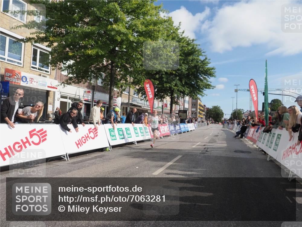 15.09.2024 - PSD Bank Halbmarathon Miley Keyser http://msf.ph/oto/7063281 15.09.2024 11:10:40 Ziel 404, 511, 520 meine-sportfotos.de