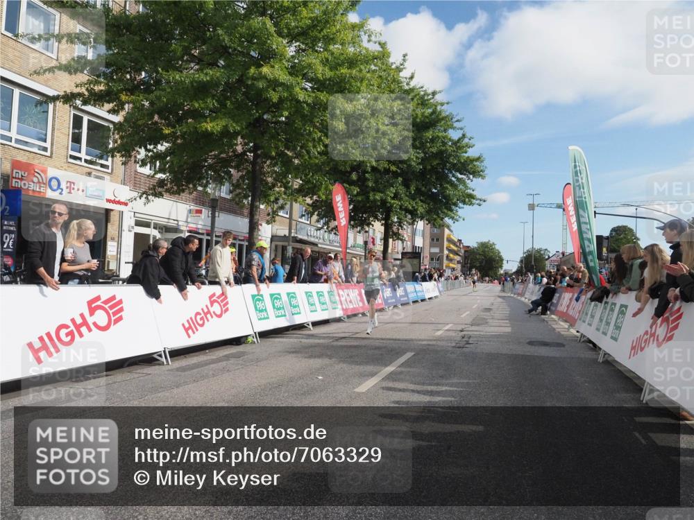 15.09.2024 - PSD Bank Halbmarathon Miley Keyser http://msf.ph/oto/7063329 15.09.2024 11:10:49 Ziel 481, 511 meine-sportfotos.de