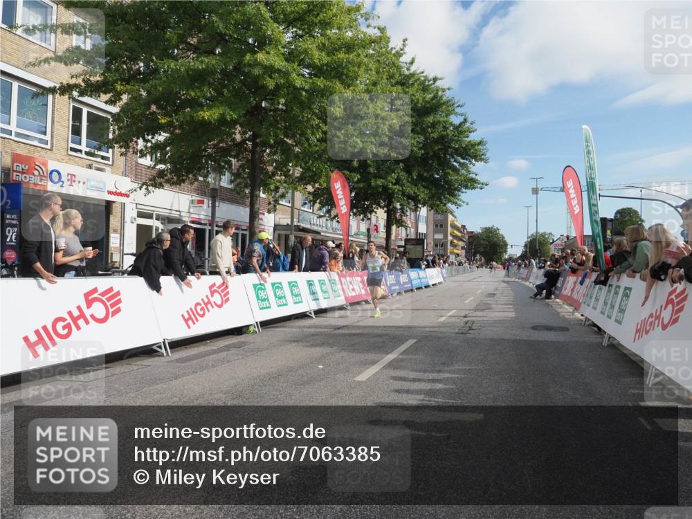 15.09.2024 - PSD Bank Halbmarathon Miley Keyser http://msf.ph/oto/7063385 15.09.2024 11:10:56 Ziel 481, 511, 523, 524, 543 meine-sportfotos.de