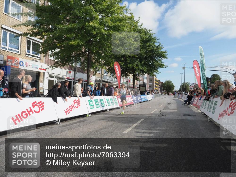 15.09.2024 - PSD Bank Halbmarathon Miley Keyser http://msf.ph/oto/7063394 15.09.2024 11:10:56 Ziel 481, 511, 523, 524, 543 meine-sportfotos.de