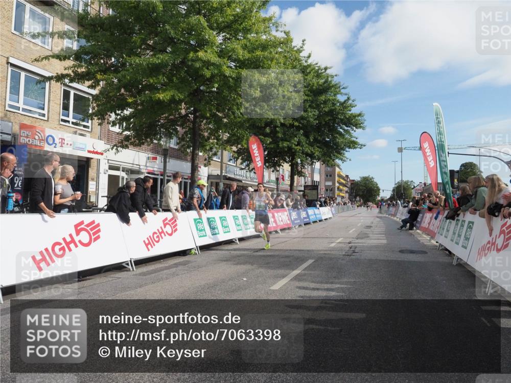 15.09.2024 - PSD Bank Halbmarathon Miley Keyser http://msf.ph/oto/7063398 15.09.2024 11:10:57 Ziel 481, 523, 524, 543 meine-sportfotos.de