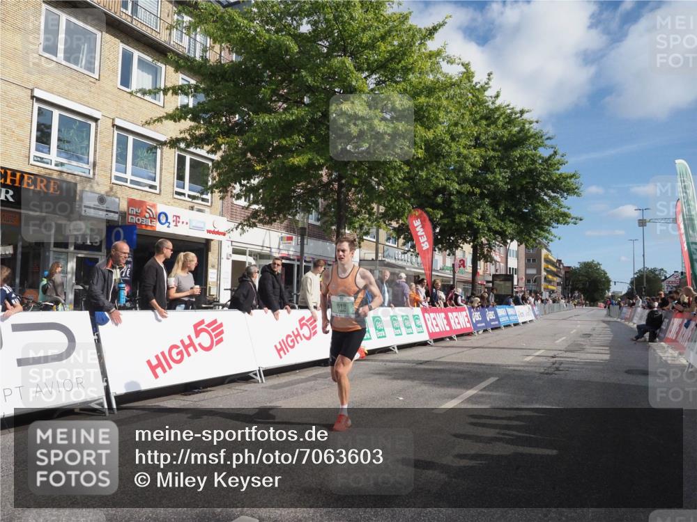 15.09.2024 - PSD Bank Halbmarathon Miley Keyser http://msf.ph/oto/7063603 15.09.2024 11:11:18 Ziel 513, 518 meine-sportfotos.de