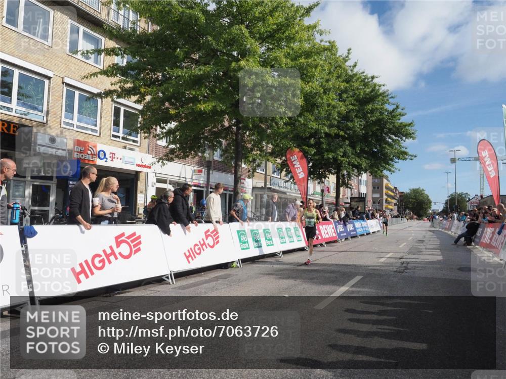 15.09.2024 - PSD Bank Halbmarathon Miley Keyser http://msf.ph/oto/7063726 15.09.2024 11:11:45 Ziel 485, 539, 548 meine-sportfotos.de