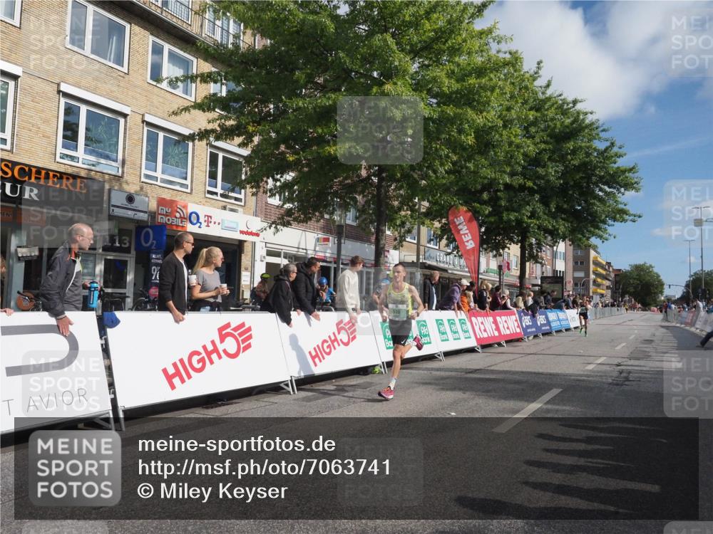 15.09.2024 - PSD Bank Halbmarathon Miley Keyser http://msf.ph/oto/7063741 15.09.2024 11:11:46 Ziel 485, 537, 539 meine-sportfotos.de