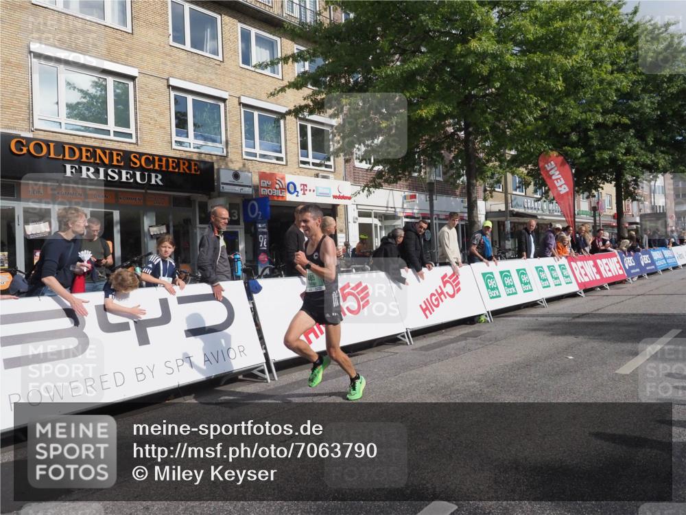 15.09.2024 - PSD Bank Halbmarathon Miley Keyser http://msf.ph/oto/7063790 15.09.2024 11:11:49 Ziel 485, 537, 539, 545 meine-sportfotos.de