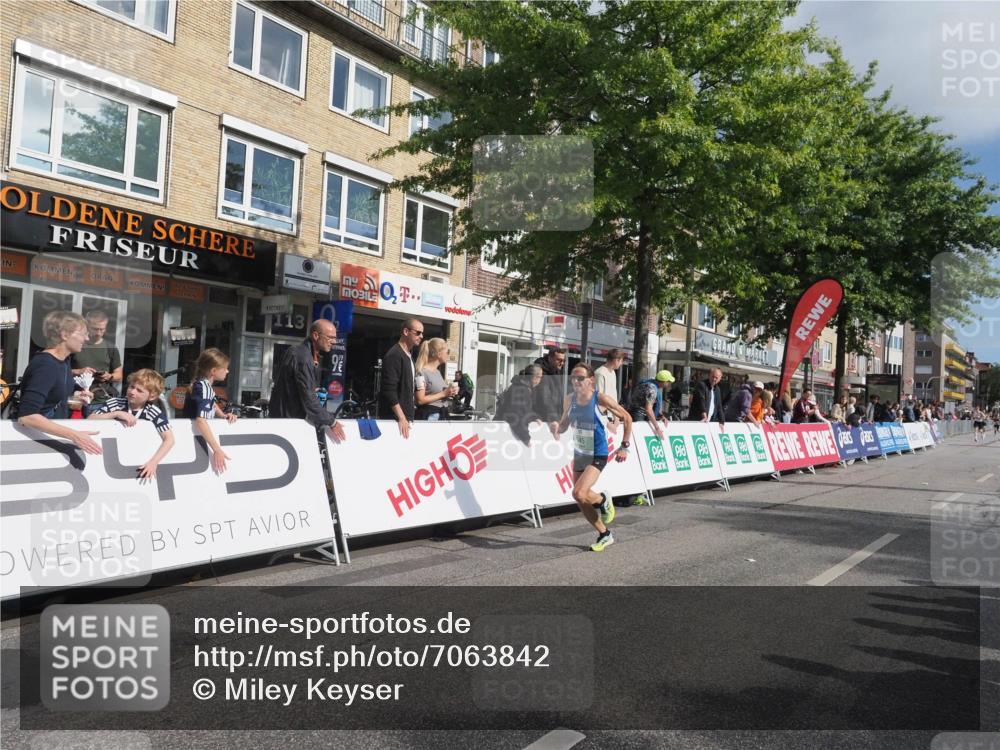 15.09.2024 - PSD Bank Halbmarathon Miley Keyser http://msf.ph/oto/7063842 15.09.2024 11:12:04 Ziel 503, 506, 526, 530, 537, 545 meine-sportfotos.de