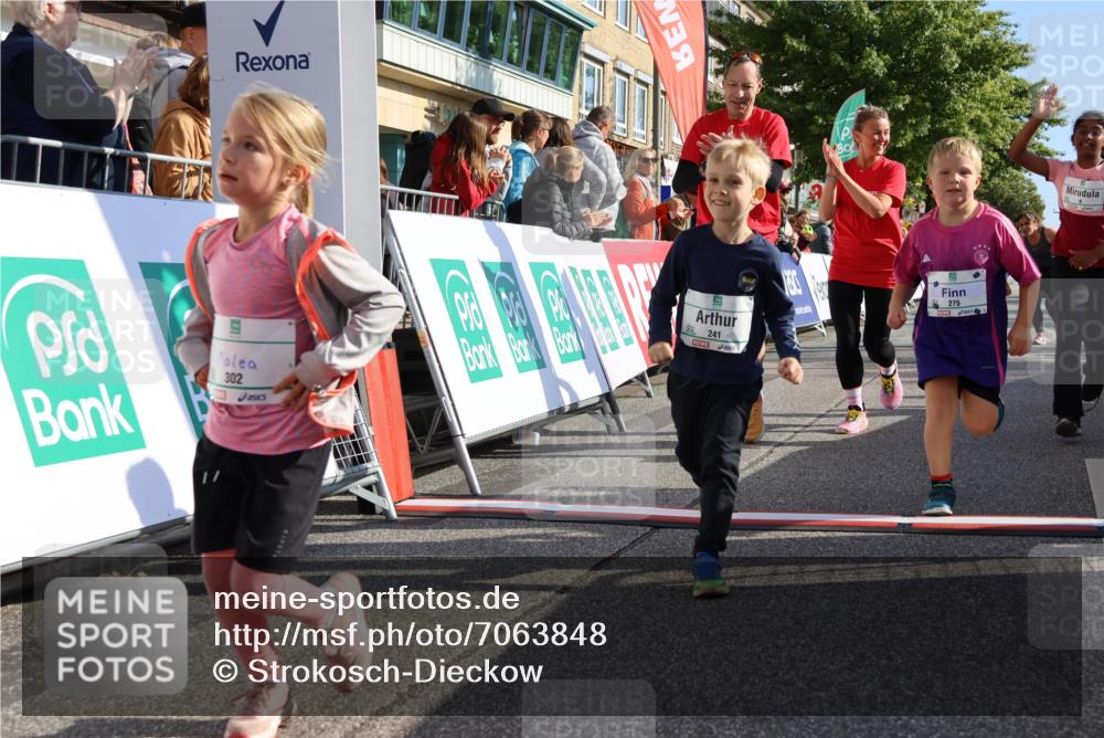 15.09.2024 - PSD Bank Halbmarathon Strokosch-Dieckow http://msf.ph/oto/7063848 15.09.2024 10:33:00 Ziel 1, 4, 33, 68, 83, 176, 182, 232, 241, 275, 283, 302 meine-sportfotos.de