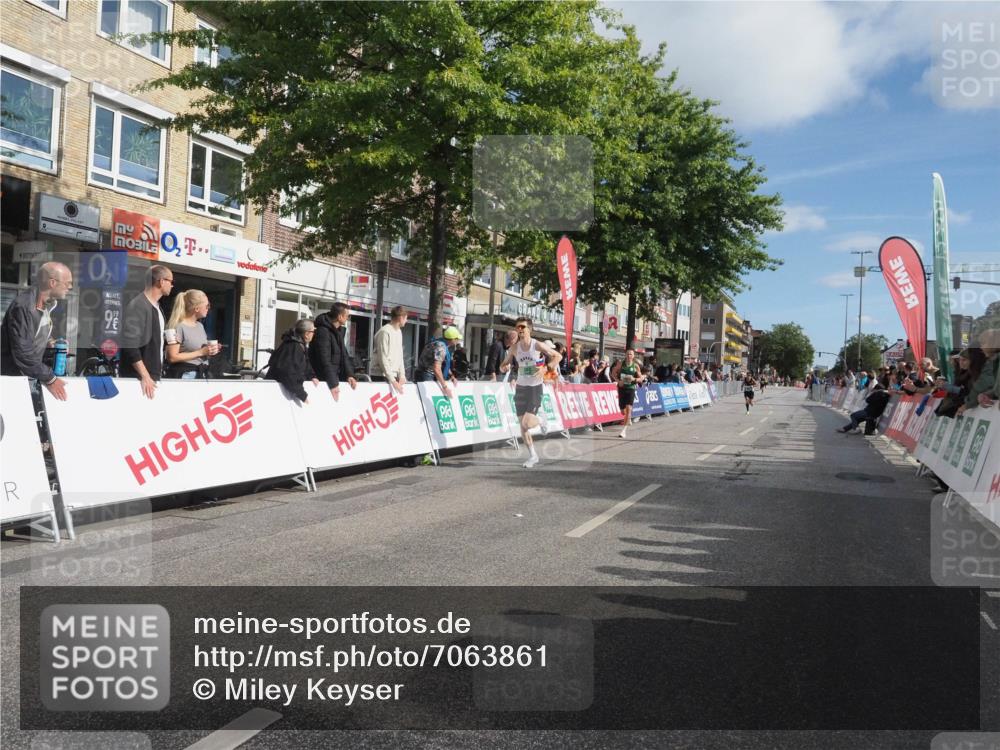 15.09.2024 - PSD Bank Halbmarathon Miley Keyser http://msf.ph/oto/7063861 15.09.2024 11:12:11 Ziel 503, 506, 526, 530 meine-sportfotos.de