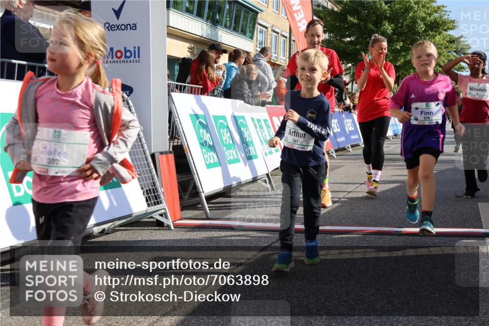 15.09.2024 - PSD Bank Halbmarathon Strokosch-Dieckow http://msf.ph/oto/7063898 15.09.2024 10:33:01 Ziel 1, 4, 33, 83, 176, 182, 232, 241, 275, 283, 302 meine-sportfotos.de