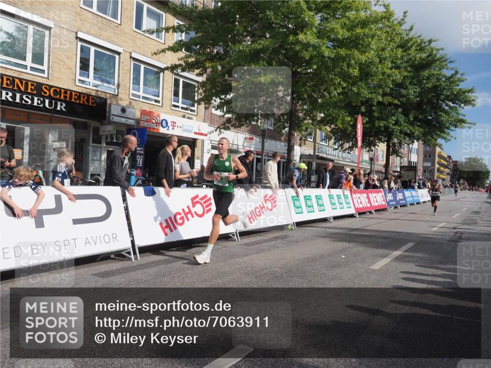 15.09.2024 - PSD Bank Halbmarathon Miley Keyser http://msf.ph/oto/7063911 15.09.2024 11:12:13 Ziel 503, 506, 526, 530 meine-sportfotos.de