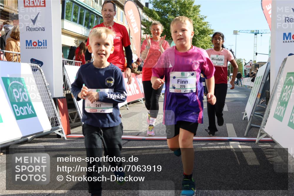 15.09.2024 - PSD Bank Halbmarathon Strokosch-Dieckow http://msf.ph/oto/7063919 15.09.2024 10:33:01 Ziel 1, 4, 33, 83, 176, 182, 232, 241, 275, 283, 302 meine-sportfotos.de