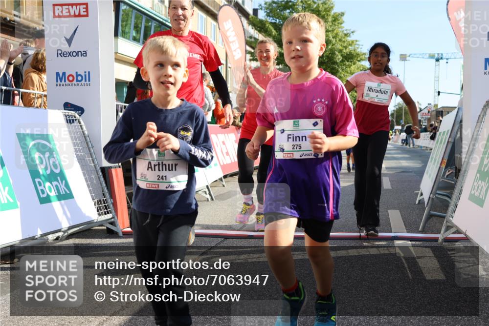 15.09.2024 - PSD Bank Halbmarathon Strokosch-Dieckow http://msf.ph/oto/7063947 15.09.2024 10:33:01 Ziel 1, 4, 33, 83, 176, 182, 232, 241, 275, 283, 302 meine-sportfotos.de