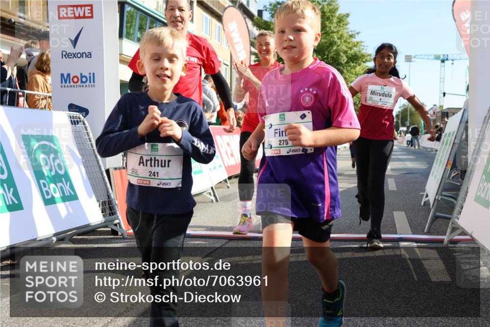 15.09.2024 - PSD Bank Halbmarathon Strokosch-Dieckow http://msf.ph/oto/7063961 15.09.2024 10:33:02 Ziel 1, 4, 33, 83, 176, 182, 232, 241, 275, 283, 302 meine-sportfotos.de