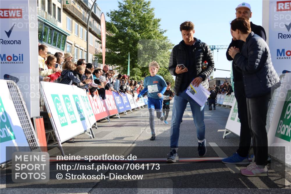 15.09.2024 - PSD Bank Halbmarathon Strokosch-Dieckow http://msf.ph/oto/7064173 15.09.2024 10:25:56 Ziel 36, 54, 221, 238, 248, 257, 298, 300 meine-sportfotos.de