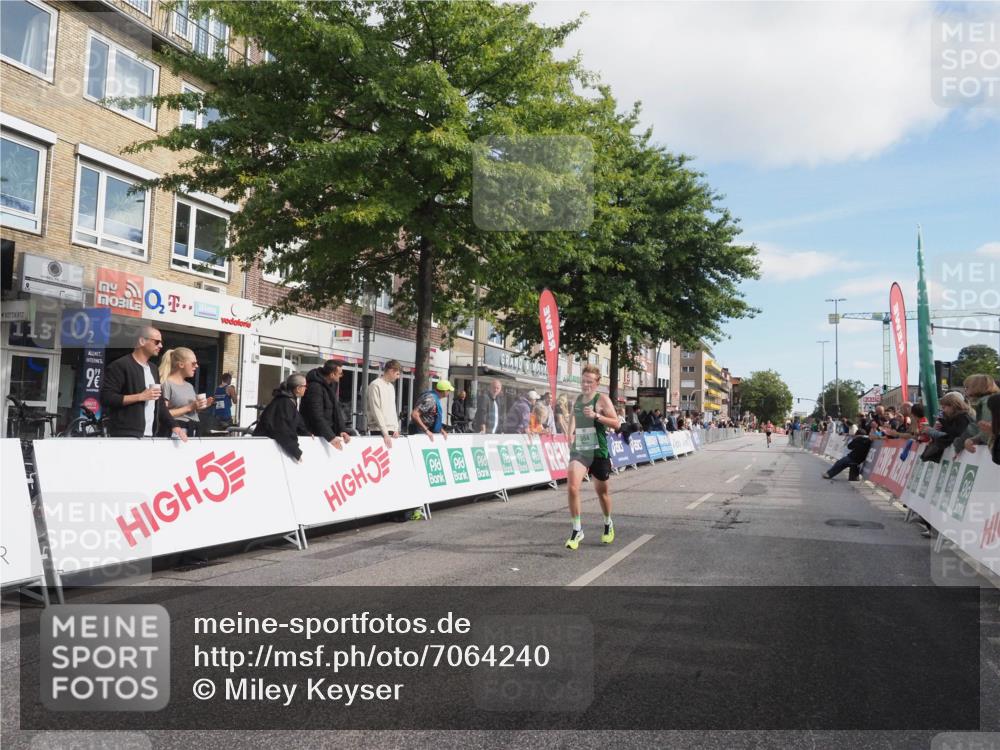 15.09.2024 - PSD Bank Halbmarathon Miley Keyser http://msf.ph/oto/7064240 15.09.2024 11:12:53 Ziel 517, 547, 554 meine-sportfotos.de