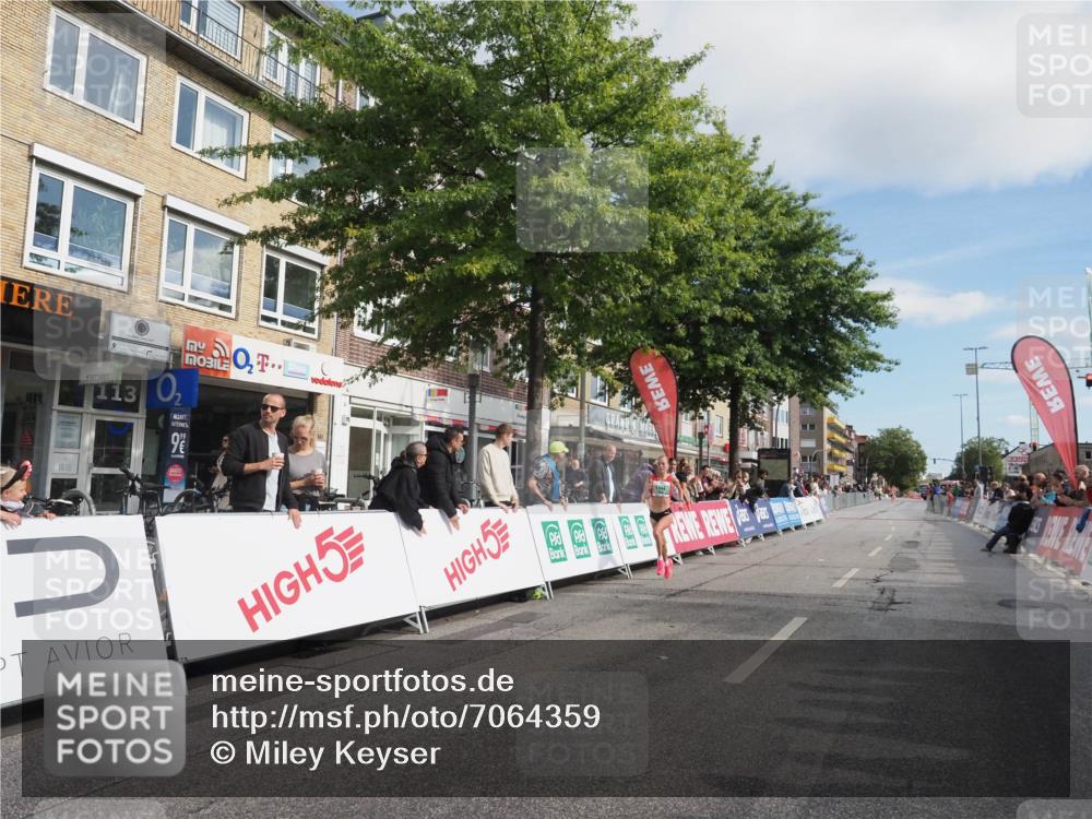 15.09.2024 - PSD Bank Halbmarathon Miley Keyser http://msf.ph/oto/7064359 15.09.2024 11:13:11 Ziel 547, 555, 844 meine-sportfotos.de