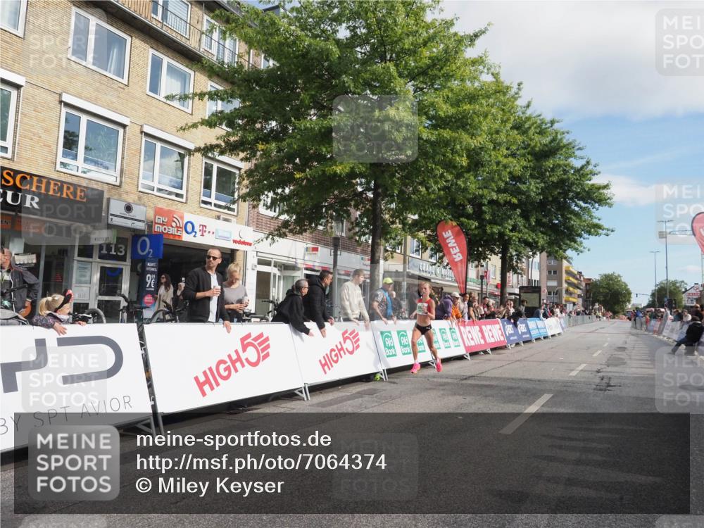 15.09.2024 - PSD Bank Halbmarathon Miley Keyser http://msf.ph/oto/7064374 15.09.2024 11:13:12 Ziel 547, 555, 594, 844 meine-sportfotos.de