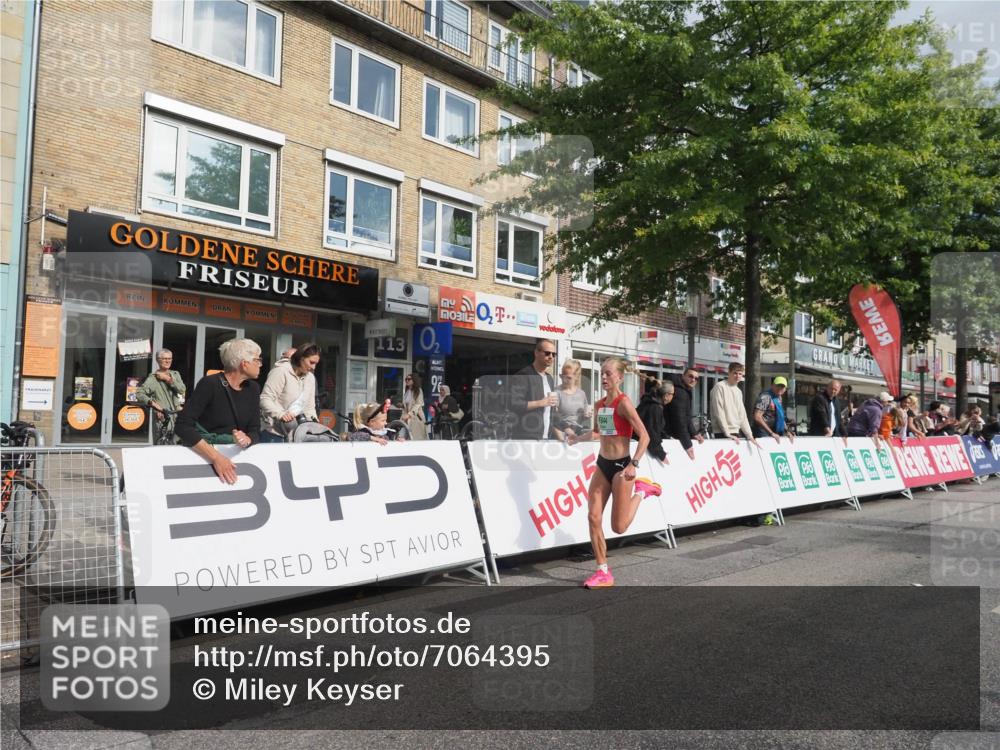 15.09.2024 - PSD Bank Halbmarathon Miley Keyser http://msf.ph/oto/7064395 15.09.2024 11:13:12 Ziel 547, 555, 594, 844 meine-sportfotos.de