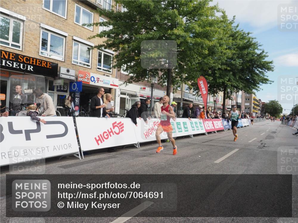 15.09.2024 - PSD Bank Halbmarathon Miley Keyser http://msf.ph/oto/7064691 15.09.2024 11:13:52 Ziel 492, 527, 538, 550, 609, 612 meine-sportfotos.de
