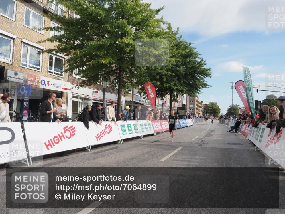 15.09.2024 - PSD Bank Halbmarathon Miley Keyser http://msf.ph/oto/7064899 15.09.2024 11:14:09 Ziel 406, 417, 421, 527, 549 meine-sportfotos.de