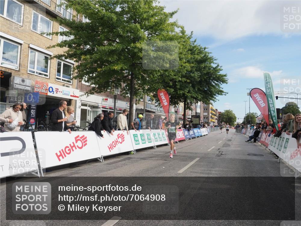 15.09.2024 - PSD Bank Halbmarathon Miley Keyser http://msf.ph/oto/7064908 15.09.2024 11:14:10 Ziel 406, 417, 421, 527, 549 meine-sportfotos.de