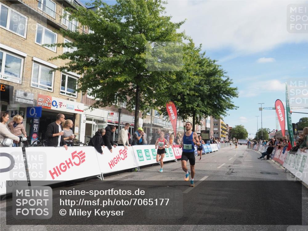 15.09.2024 - PSD Bank Halbmarathon Miley Keyser http://msf.ph/oto/7065177 15.09.2024 11:14:34 Ziel 412, 540, 544, 564, 565, 568, 570, 589, 613, 845, 848 meine-sportfotos.de
