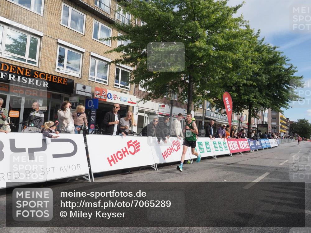 15.09.2024 - PSD Bank Halbmarathon Miley Keyser http://msf.ph/oto/7065289 15.09.2024 11:14:48 Ziel 412, 570, 588, 845 meine-sportfotos.de