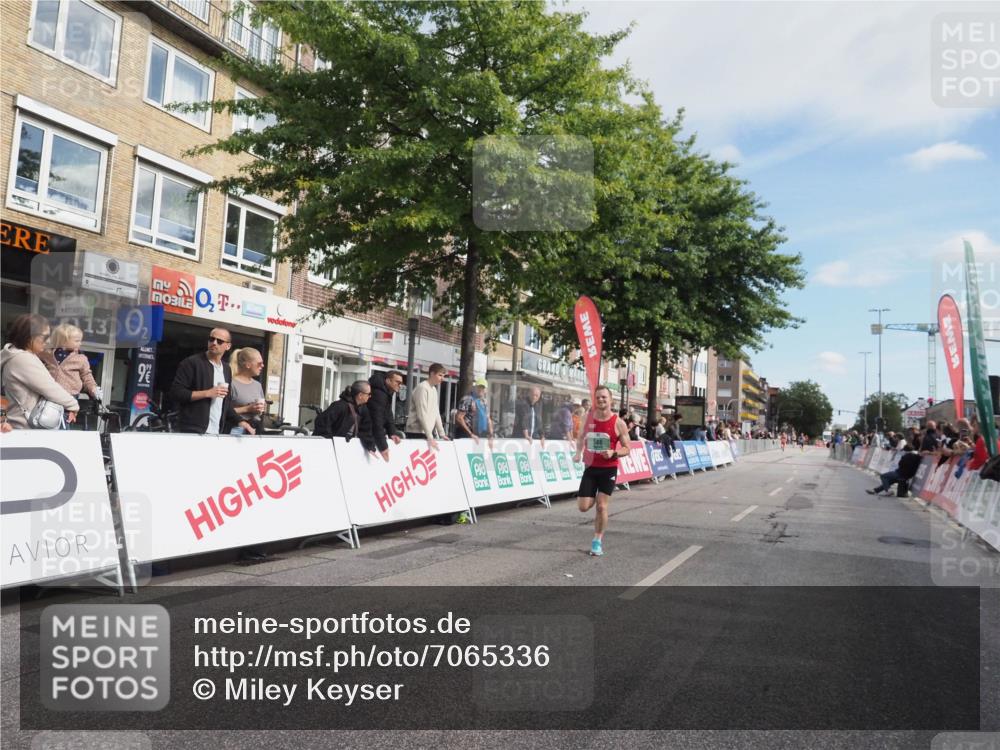 15.09.2024 - PSD Bank Halbmarathon Miley Keyser http://msf.ph/oto/7065336 15.09.2024 11:14:54 Ziel 546, 570, 588 meine-sportfotos.de